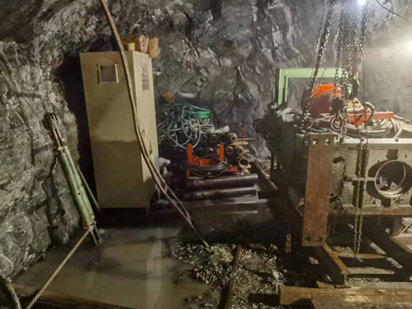 湖南天井鉆機(jī)施工現(xiàn)場 湖南天井鉆機(jī)施工現(xiàn)場