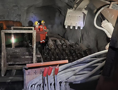 天井鉆機(jī)鉆頭裝卸步驟及注意事項(xiàng)